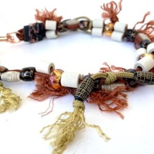 EM-Kette mit Acrylperlen